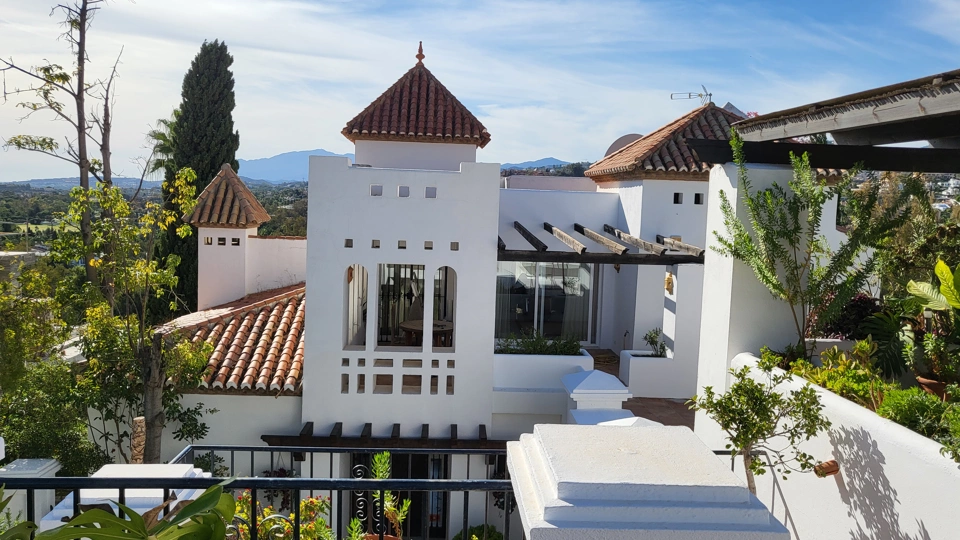 Villa for sale in Aloha, Nueva Andalucia