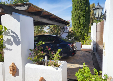 A VILLA WITH REFURBISHMENT OPPORTUNITY