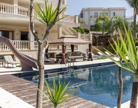 Villa en venta en La Alqueria, Benahavis