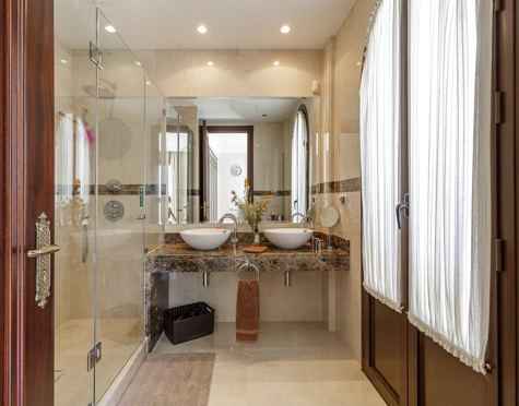 Villa en venta en La Alqueria, Benahavis