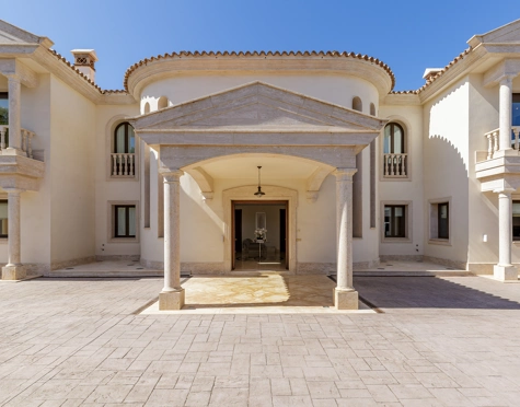 Villa en venta en La Alqueria, Benahavis
