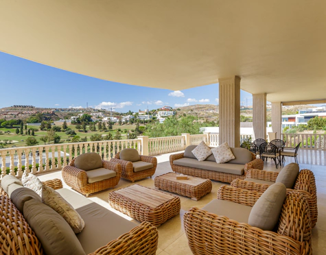 Villa en venta en La Alqueria, Benahavis