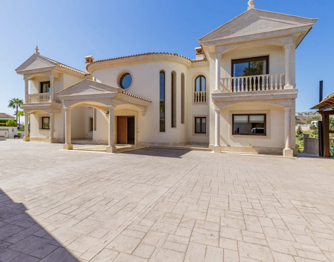 Villa en venta en La Alqueria, Benahavis