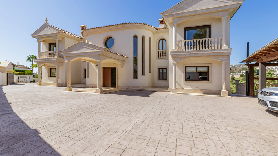 Villa en venta en La Alqueria, Benahavis