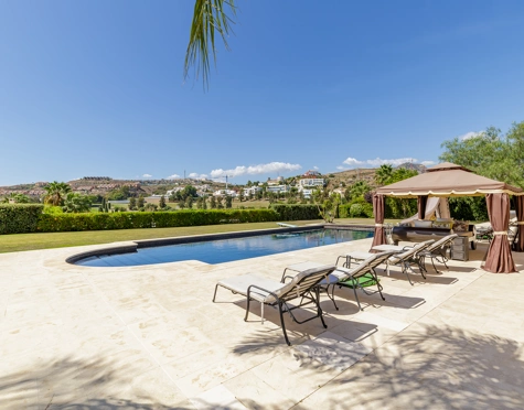 Villa en venta en La Alqueria, Benahavis