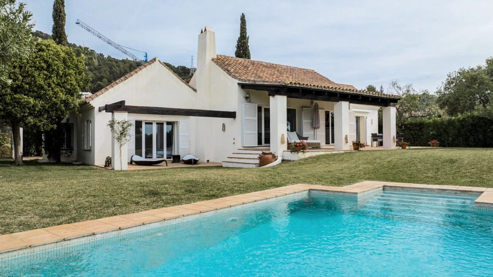 Villa en venta en Cascada de Camojan, Marbella Golden Mile