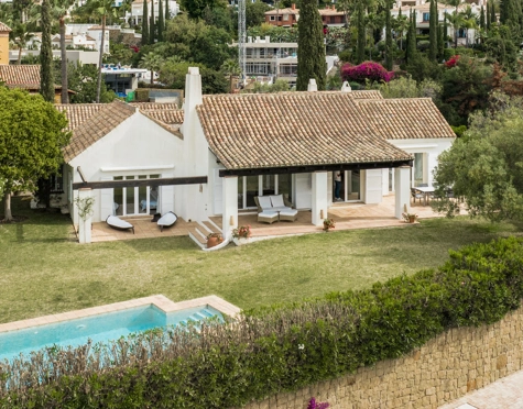 ENCANTADORA VILLA MEDITERRÁNEA EN CASCADA DE CAMOJÁN