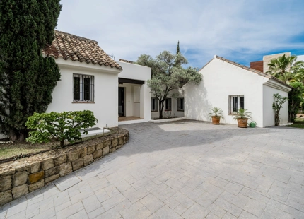 ENCANTADORA VILLA MEDITERRÁNEA EN CASCADA DE CAMOJÁN