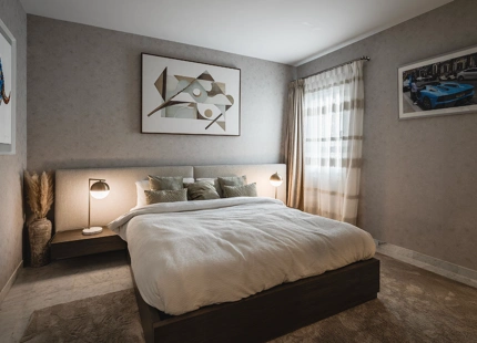 APARTAMENTO RENOVADO EN UNA COMUNIDAD FRENTE A LA PLAYA EN MARINA DE PUENTE ROMANO, MARBELLA