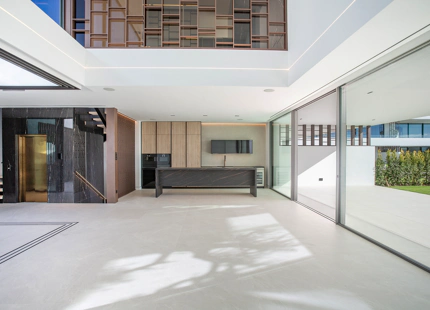 VILLA ÚNICA DE NUEVA CONSTRUCCIÓN EN PLENO CORAZÓN DEL GOLDEN MILE DE MARBELLA