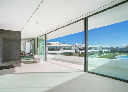 VILLA ÚNICA DE NUEVA CONSTRUCCIÓN EN PLENO CORAZÓN DEL GOLDEN MILE DE MARBELLA