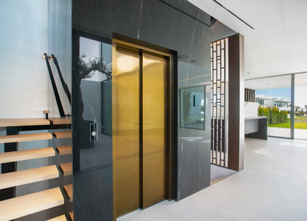 VILLA ÚNICA DE NUEVA CONSTRUCCIÓN EN PLENO CORAZÓN DEL GOLDEN MILE DE MARBELLA