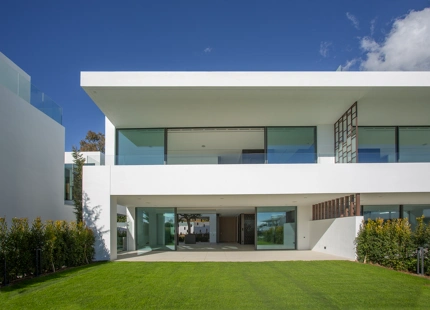 VILLA ÚNICA DE NUEVA CONSTRUCCIÓN EN PLENO CORAZÓN DEL GOLDEN MILE DE MARBELLA