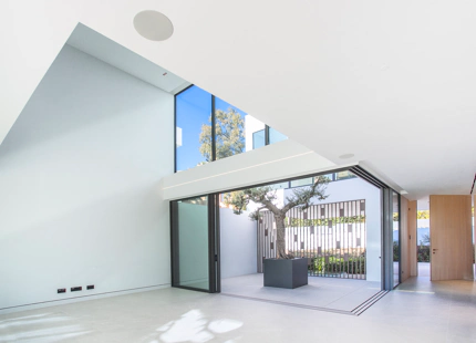 VILLA ÚNICA DE NUEVA CONSTRUCCIÓN EN PLENO CORAZÓN DEL GOLDEN MILE DE MARBELLA