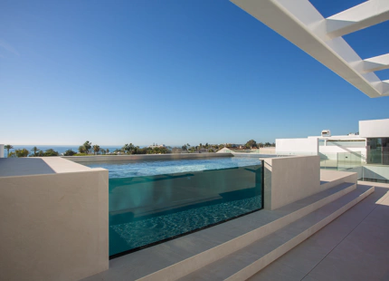 VILLA ÚNICA DE NUEVA CONSTRUCCIÓN EN PLENO CORAZÓN DEL GOLDEN MILE DE MARBELLA