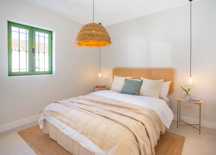 CASA ADOSADA MINIMALISTA ENCANTADORA EN SAN PEDRO PLAYA