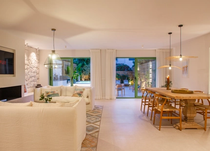 CASA ADOSADA MINIMALISTA ENCANTADORA EN SAN PEDRO PLAYA