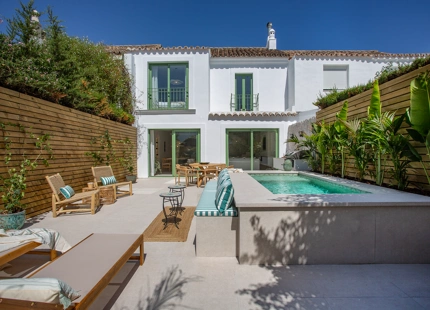 CASA ADOSADA MINIMALISTA ENCANTADORA EN SAN PEDRO PLAYA