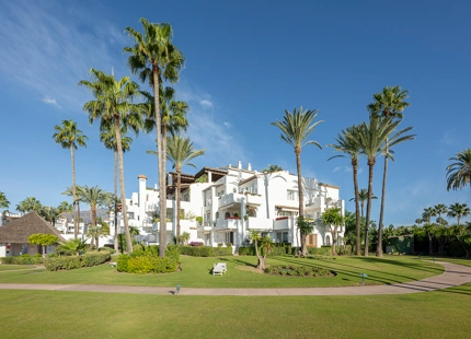 ELEGANTE APARTAMENTO EN PLANTA BAJA DE 3 DORMITORIOS EN LA NUEVA MILLA DE ORO DE ESTEPONA