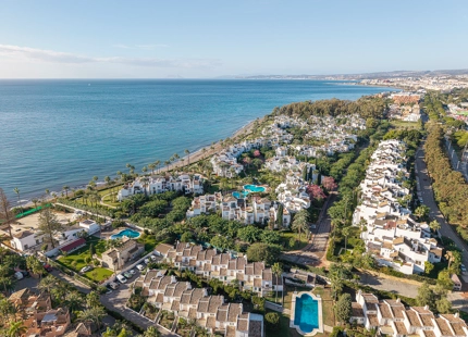 ELEGANTE APARTAMENTO EN PLANTA BAJA DE 3 DORMITORIOS EN LA NUEVA MILLA DE ORO DE ESTEPONA
