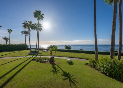 ELEGANTE APARTAMENTO EN PLANTA BAJA DE 3 DORMITORIOS EN LA NUEVA MILLA DE ORO DE ESTEPONA