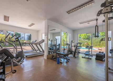 ELEGANTE APARTAMENTO EN PLANTA BAJA DE 3 DORMITORIOS EN LA NUEVA MILLA DE ORO DE ESTEPONA