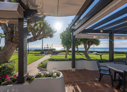 ELEGANTE APARTAMENTO EN PLANTA BAJA DE 3 DORMITORIOS EN LA NUEVA MILLA DE ORO DE ESTEPONA