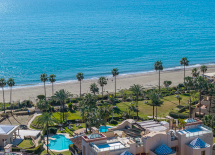 APARTAMENTO MODERNO EN PLANTA MEDIA EN LA NUEVA MILLA DE ORO, ESTEPONA