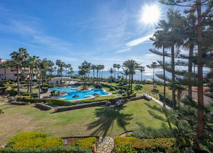 APARTAMENTO MODERNO EN PLANTA MEDIA EN LA NUEVA MILLA DE ORO, ESTEPONA