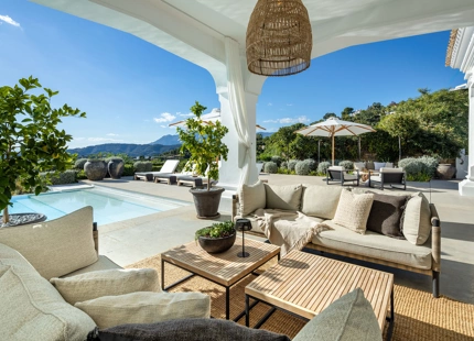 VILLA MAGNÍFICA EN BENAHAVÍS CON VISTAS AL MAR Y CARACTERÍSTICAS EXCEPCIONALES
