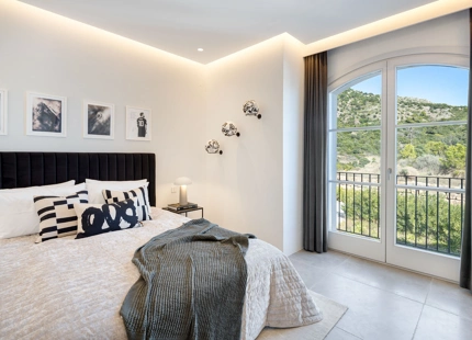 VILLA MAGNÍFICA EN BENAHAVÍS CON VISTAS AL MAR Y CARACTERÍSTICAS EXCEPCIONALES