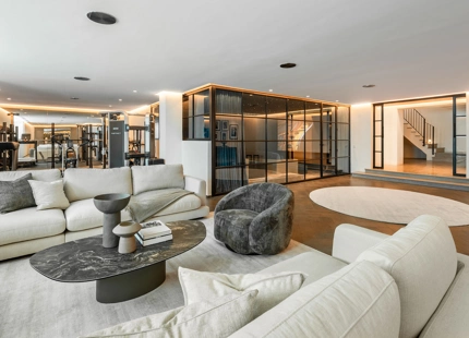 VILLA MAGNÍFICA EN BENAHAVÍS CON VISTAS AL MAR Y CARACTERÍSTICAS EXCEPCIONALES