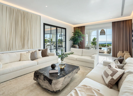 VILLA MAGNÍFICA EN BENAHAVÍS CON VISTAS AL MAR Y CARACTERÍSTICAS EXCEPCIONALES