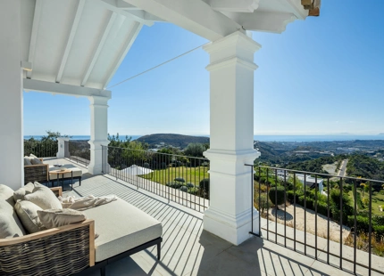 VILLA MAGNÍFICA EN BENAHAVÍS CON VISTAS AL MAR Y CARACTERÍSTICAS EXCEPCIONALES