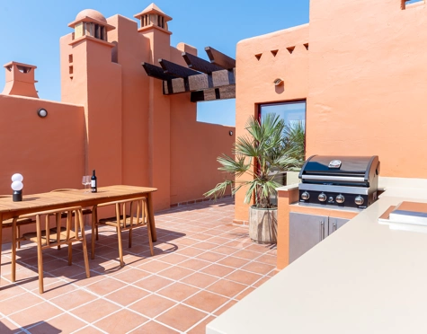 ELEGANT 4-BEDROOM TOWNHOUSE WITH ROOFTOP TERRACE IN MARBELLA