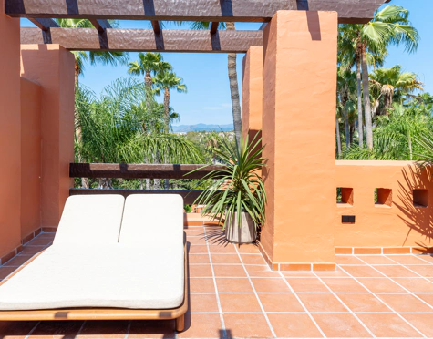 ELEGANT 4-BEDROOM TOWNHOUSE WITH ROOFTOP TERRACE IN MARBELLA
