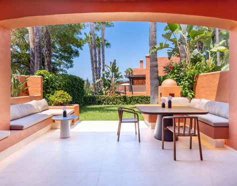 ELEGANT 4-BEDROOM TOWNHOUSE WITH ROOFTOP TERRACE IN MARBELLA