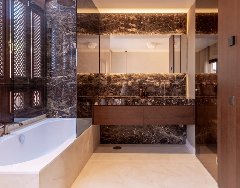 ELEGANT 4-BEDROOM TOWNHOUSE WITH ROOFTOP TERRACE IN MARBELLA