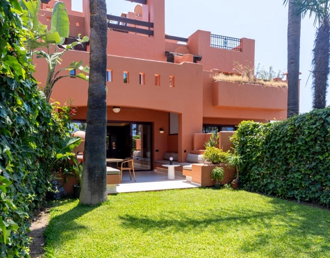 ELEGANT 4-BEDROOM TOWNHOUSE WITH ROOFTOP TERRACE IN MARBELLA