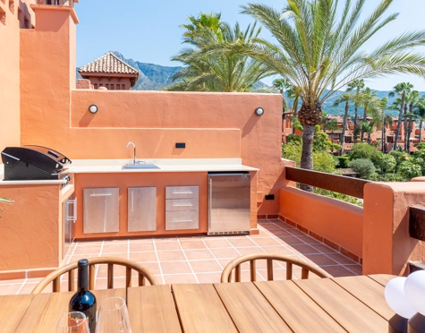 ELEGANT 4-BEDROOM TOWNHOUSE WITH ROOFTOP TERRACE IN MARBELLA