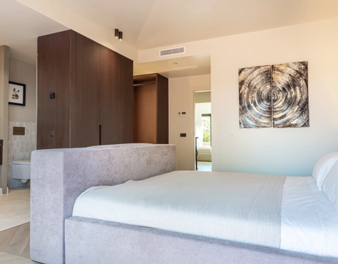 ELEGANT 4-BEDROOM TOWNHOUSE WITH ROOFTOP TERRACE IN MARBELLA