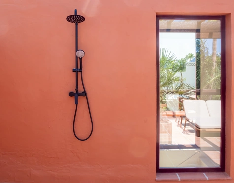 ELEGANT 4-BEDROOM TOWNHOUSE WITH ROOFTOP TERRACE IN MARBELLA