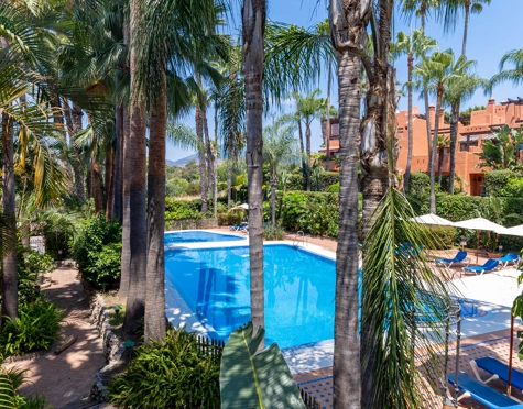ELEGANT 4-BEDROOM TOWNHOUSE WITH ROOFTOP TERRACE IN MARBELLA