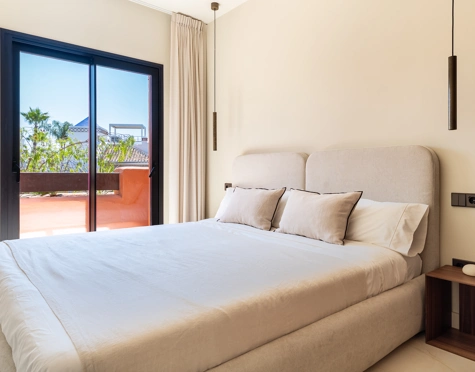 ELEGANT 4-BEDROOM TOWNHOUSE WITH ROOFTOP TERRACE IN MARBELLA