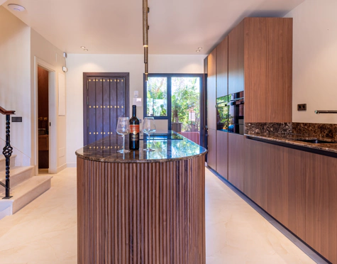 ELEGANT 4-BEDROOM TOWNHOUSE WITH ROOFTOP TERRACE IN MARBELLA