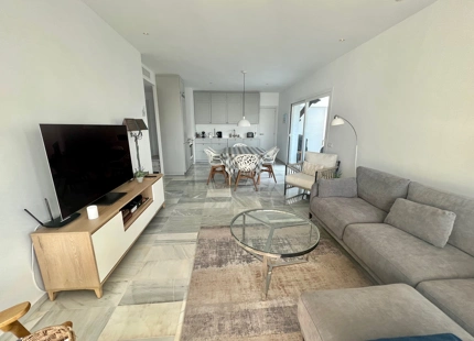 BONITO APARTAMENTO VACACIONAL EN ALCAZABA BEACH CON VISTAS AL MAR