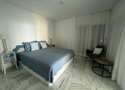BONITO APARTAMENTO VACACIONAL EN ALCAZABA BEACH CON VISTAS AL MAR
