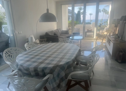 BONITO APARTAMENTO VACACIONAL EN ALCAZABA BEACH CON VISTAS AL MAR