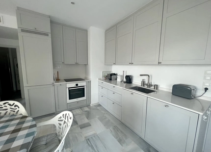 BONITO APARTAMENTO VACACIONAL EN ALCAZABA BEACH CON VISTAS AL MAR