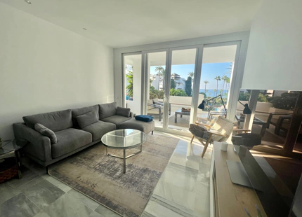 BONITO APARTAMENTO VACACIONAL EN ALCAZABA BEACH CON VISTAS AL MAR